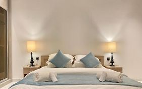Spacious New 2 Bedroom Apt-In Amazing Location B6